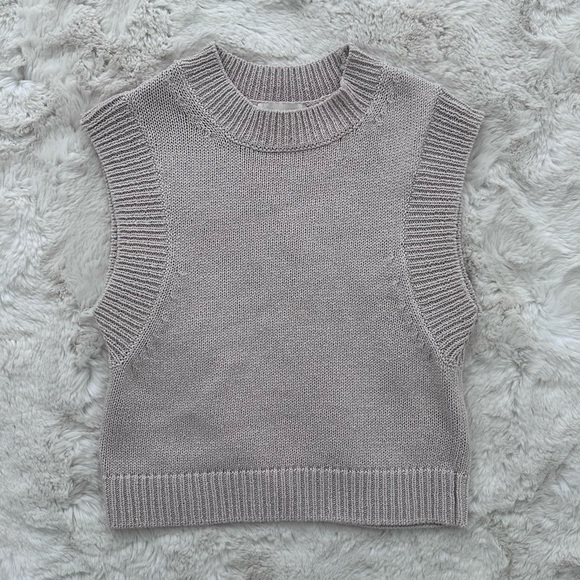 H&M Sweaters - H&M Knitted Sweater Vest